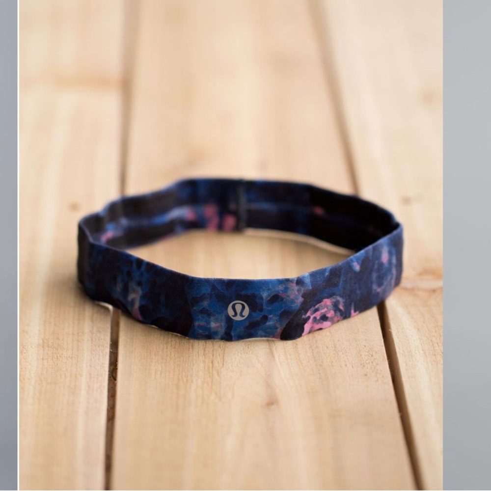 Lululemon Skinny Fly Away Tamer Headband anti slip